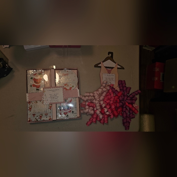 Cupcakes and cashmere bow and tag set - Picture 7 of 12